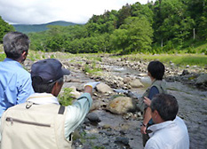 岩尾別川を歩き、川の現状を確認